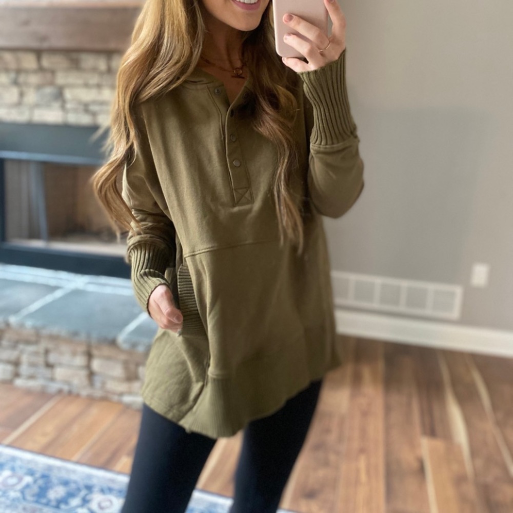 Boutique BucketList Olive Henley snap hoodie